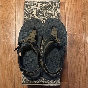 Bedrock Vibram Women's Sandals - Black and Olive
